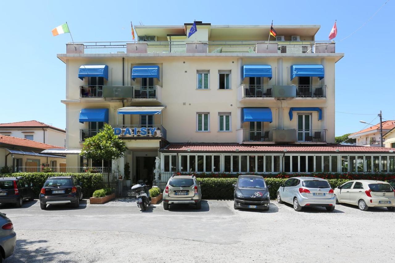 Hotel Daisy Marina di Massa Exterior photo