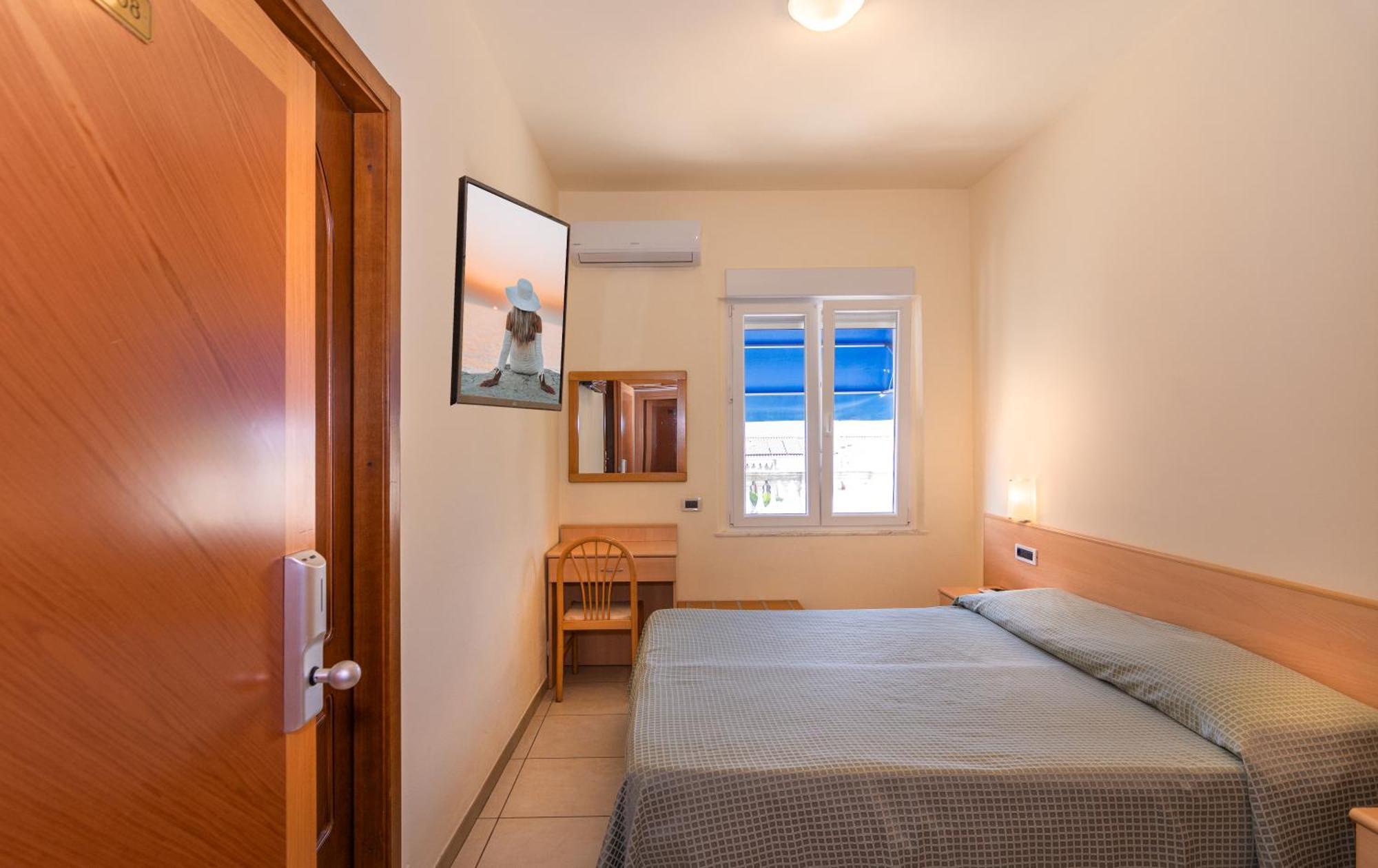 Hotel Daisy Marina di Massa Exterior photo