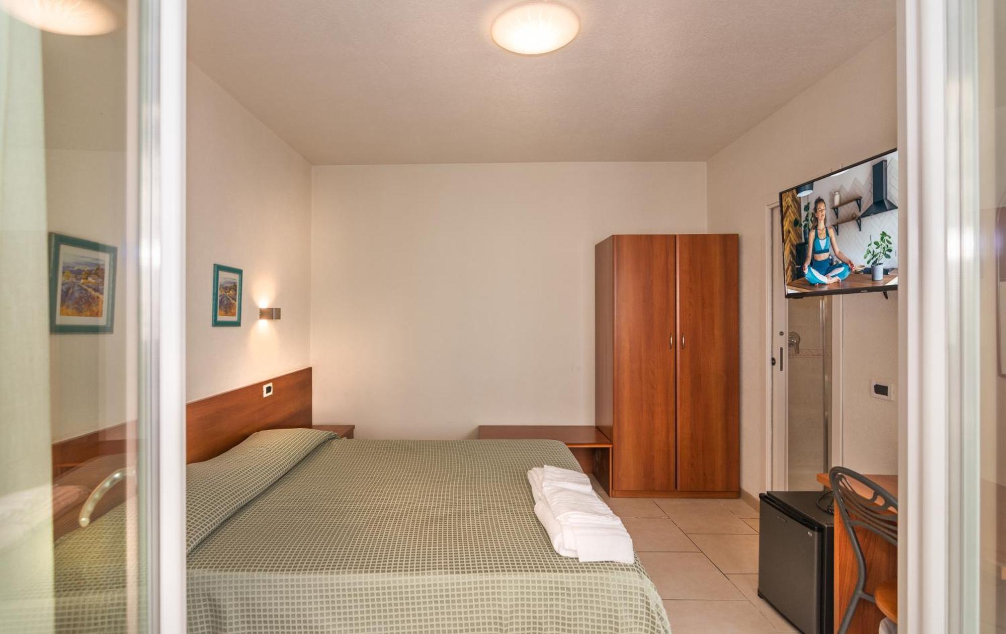 Hotel Daisy Marina di Massa Exterior photo