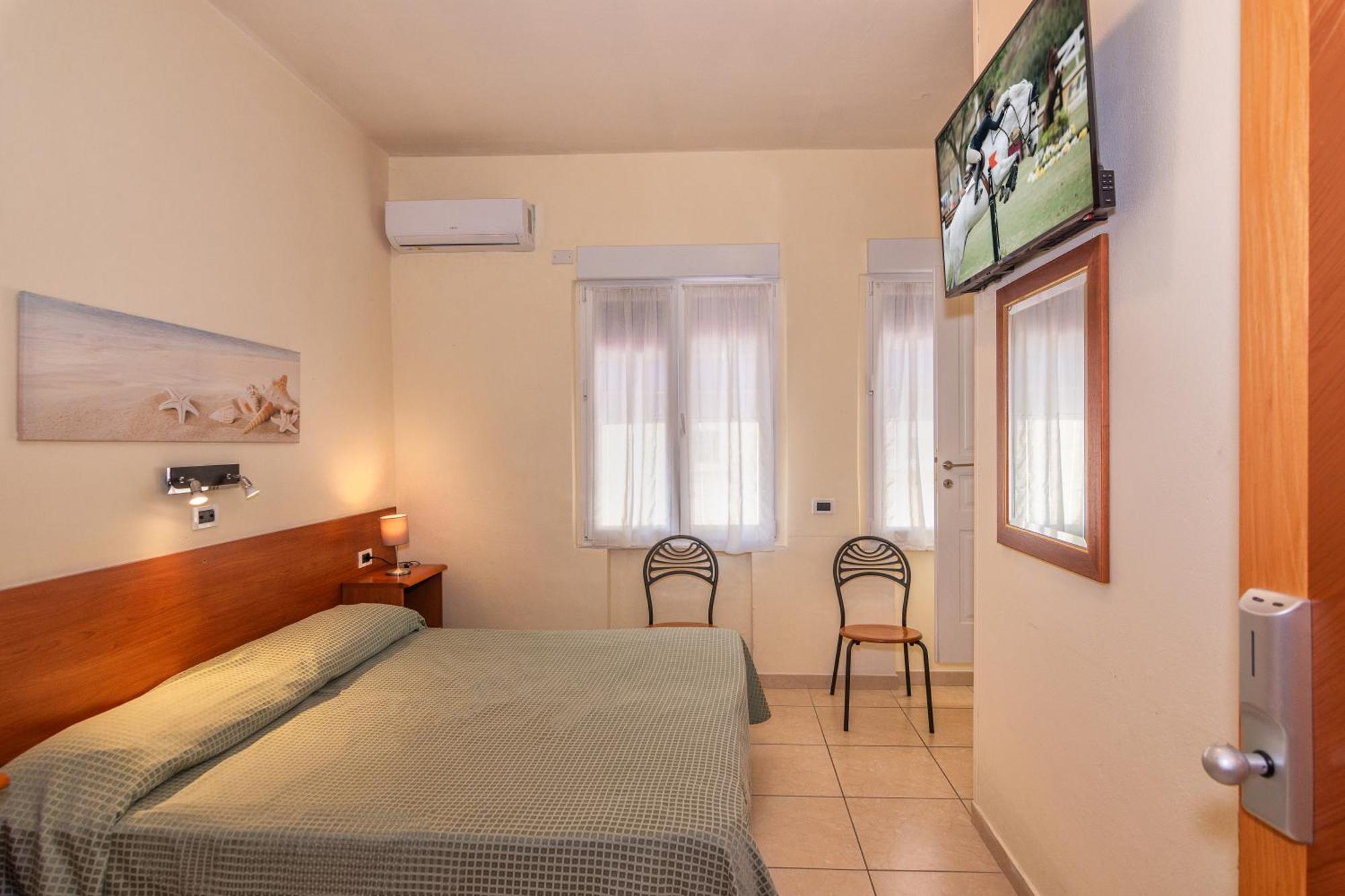 Hotel Daisy Marina di Massa Exterior photo