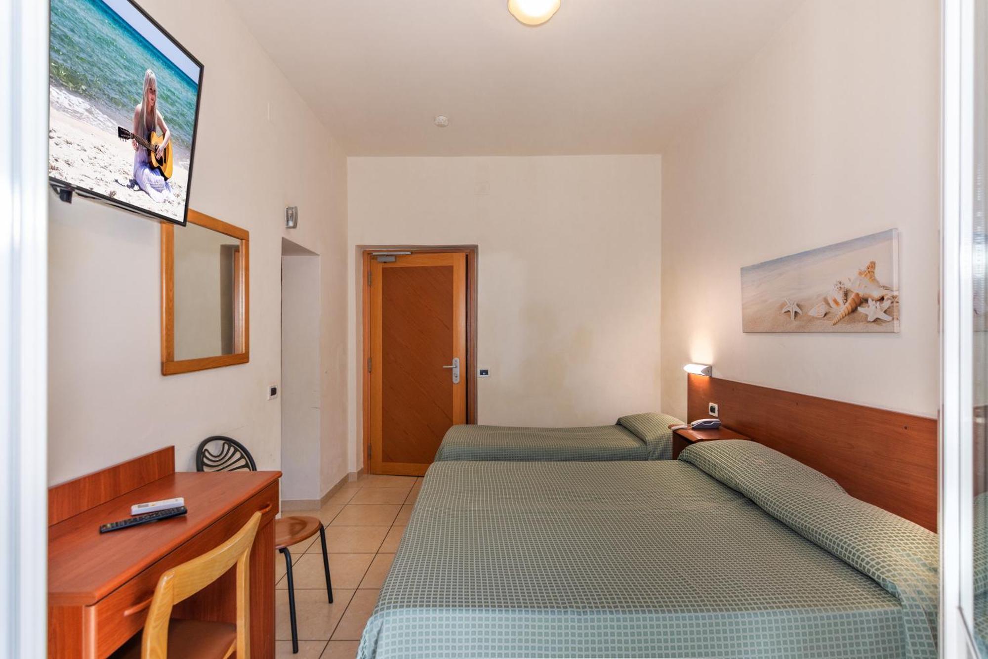 Hotel Daisy Marina di Massa Exterior photo