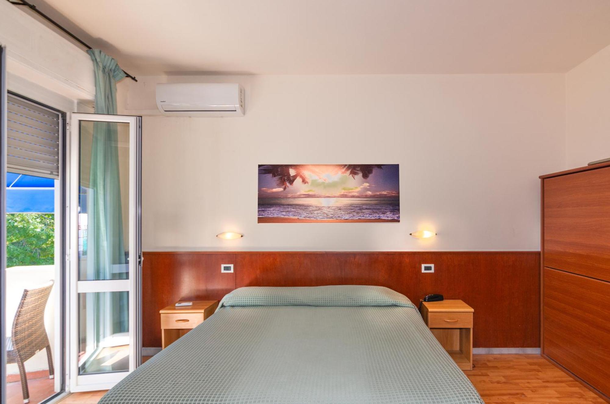 Hotel Daisy Marina di Massa Exterior photo